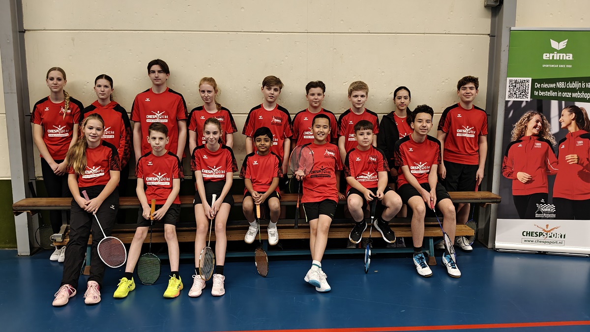 De NBBJ-selectie met trainers in de zaal